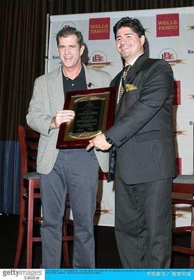 集演员与导演于一身,这在演艺圈并不少见,真正取得成功屈指可数